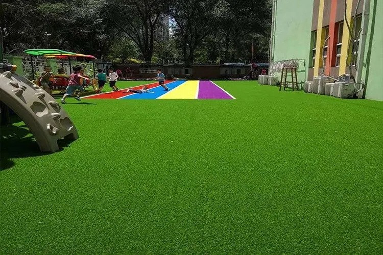幼儿园人工草坪